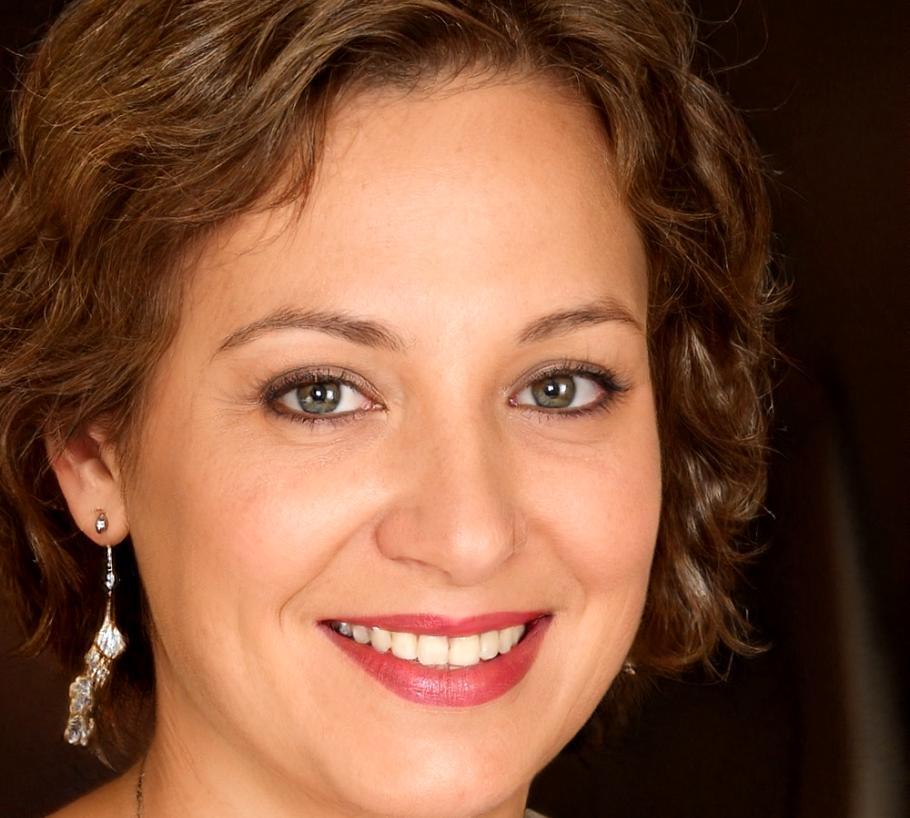 Esperanza Villareal, Directora de Alianzas Estratégicas